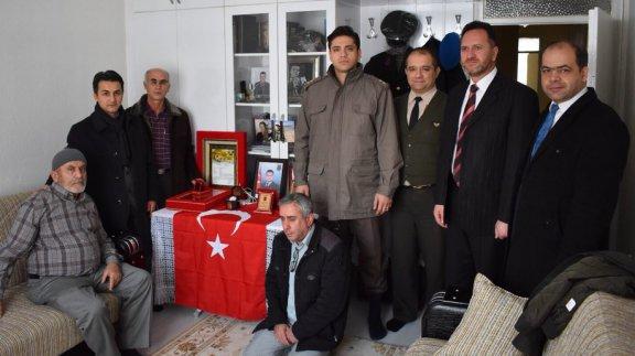 Şehit Ahmet Erolun babası Abdullah amcamızı ve annesini, ilçe protokolümüzle birlikte ziyaret ettik