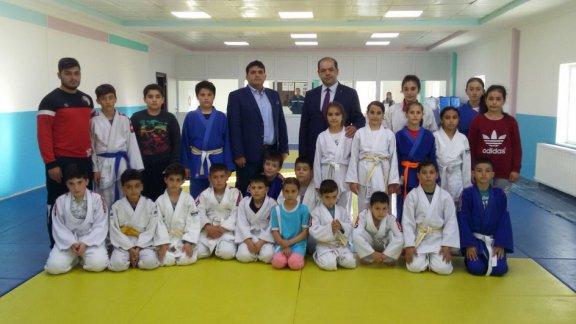 Judo Kurslarını, İlçe Spor Müdürümüzle ziyaret ettik. 
