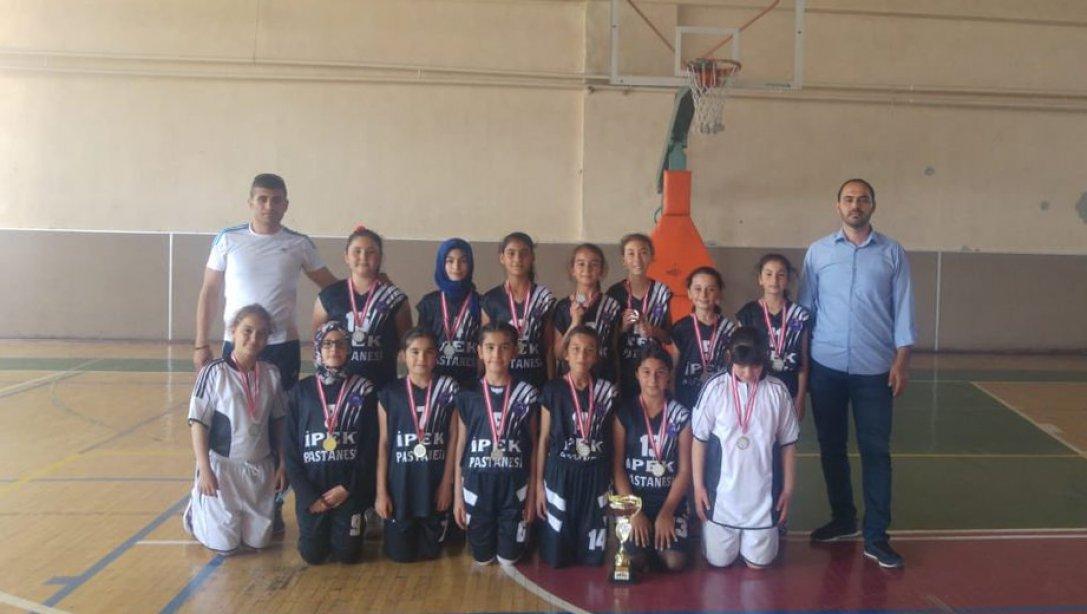 Gazi Ortaokulu 5. sınıf Kaleli Yakan Top Takımı, Konya Birincisi oldu. 