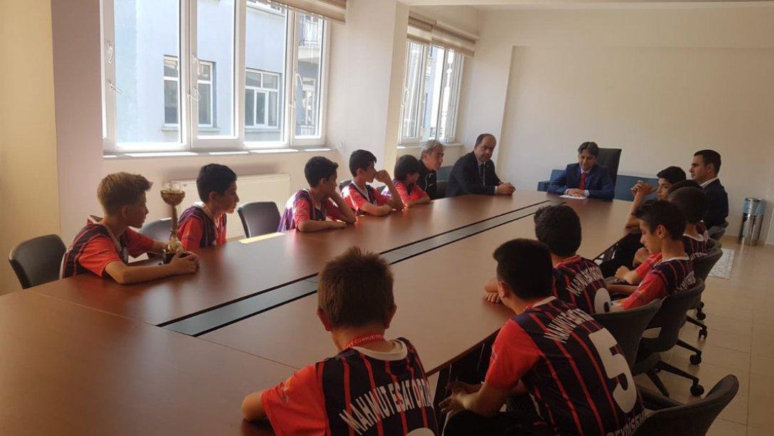 Mahmut Esat Ortaokulu Basketbol Takımı Konya Şampiyonu, Futbol Takımı Konya 3. sü oldular.