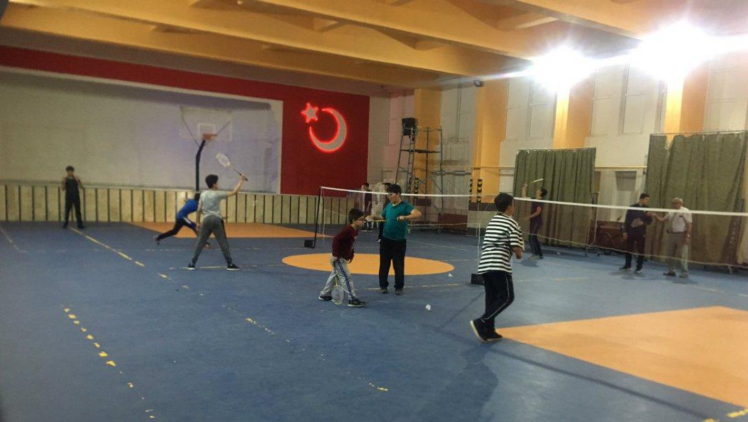 İlçemizde Badminton sporunu yaygınlaştırmak için, saha ve malzemeler hazır. 