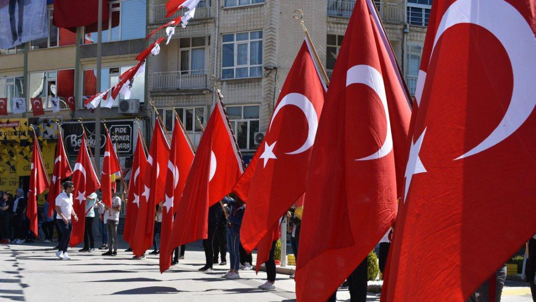 19 Mayıs Atatürk'ü Anma, Gençlik ve Spor Bayram'ını, öğrencilerimiz ve ilçe halkımızın katılımıyla, 100. yılda yine aynı coşku ve heyecanla kutladık.