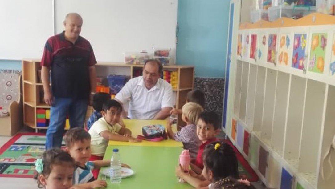 İhsan Tekin Ortaokulu'nda, hiç anasınıfı eğitimi almamış, Türk ve Suriyeli 4-6 yaş gurubu öğrenciler için, yaz dönemi anasınıfı eğitimi başladı. 