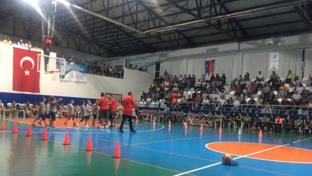 Seydişehir Akademi Spor'un düzenlediği 30 Ağustos Basketbol Turnuvası, yapılan Şölen ile sona erdi.