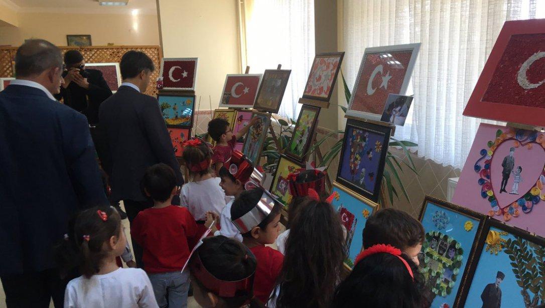 Kardelen Anaokulunun hazırladığı Cumhuriyet Bayramı ve Atatürk konulu sergiye katıldık.