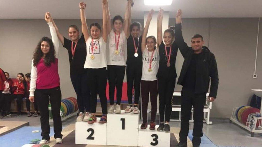Gazi Ortaokulu Halter Takımı Konya Şampiyonu oldu.