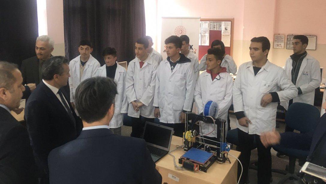 Endüstri Meslek Lisesi Bilişim ve Elektronik bölümü öğretmen ve öğrencilerimiz bir hafta Robotik Kodlama eğitimi aldılar.