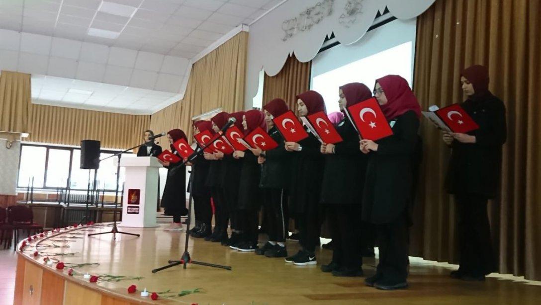 İstiklal Şairimiz Mehmet Akif Ersoy'u, Şehit Fatih Yaşar Kız Anadolu İmam Hatip Lisesinin hazırladığı programla andık.