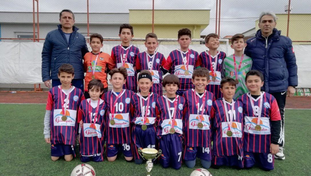 Mahmut Esat Ortaokulu Futbol Takımı Konya Şampiyonu oldu.