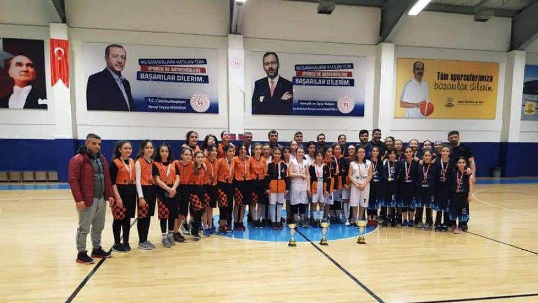 Seydişehir Özgüven Sistem Ortaokulu Kız Basketbol Takımı Konya ikincisi oldu.