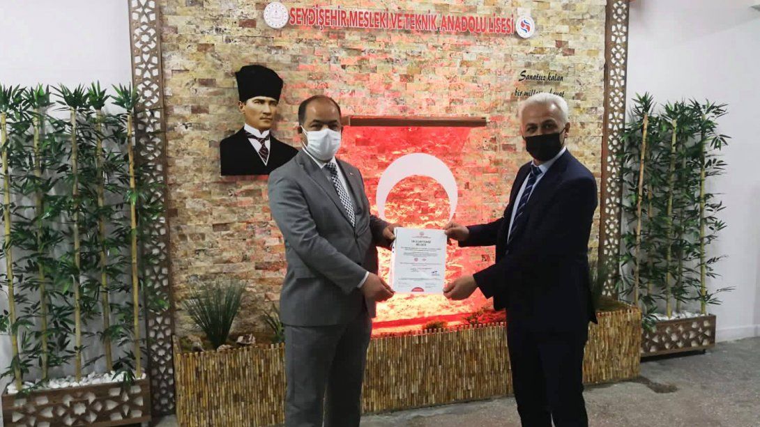 Seydişehir Mesleki ve Teknik Anadolu Lisesine ''OKULUM TEMİZ'' belgesini takdim ettik.