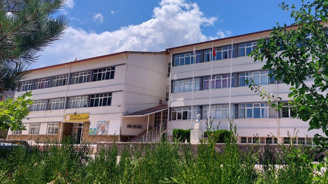Seydişehir Anadolu Lisesinde devam eden tamirat çalışmalarını inceledik.